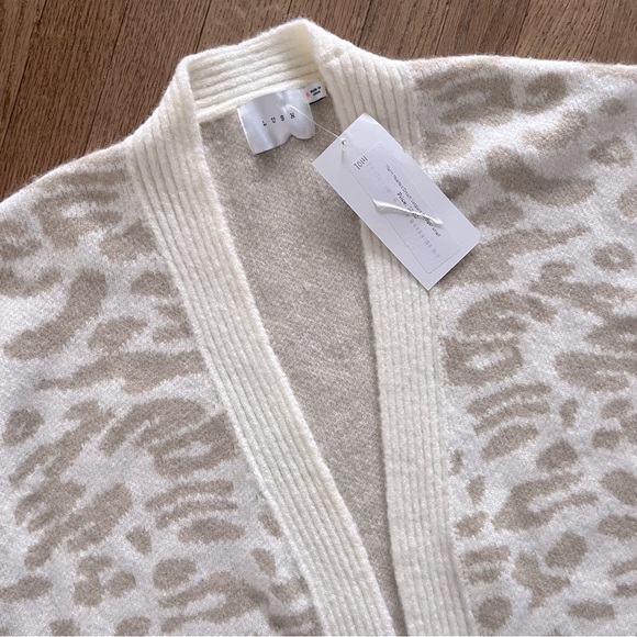 Lush Cream/Tan Soft Leopard Print Open Front Long Sweater Size Small - Picture 2 of 5